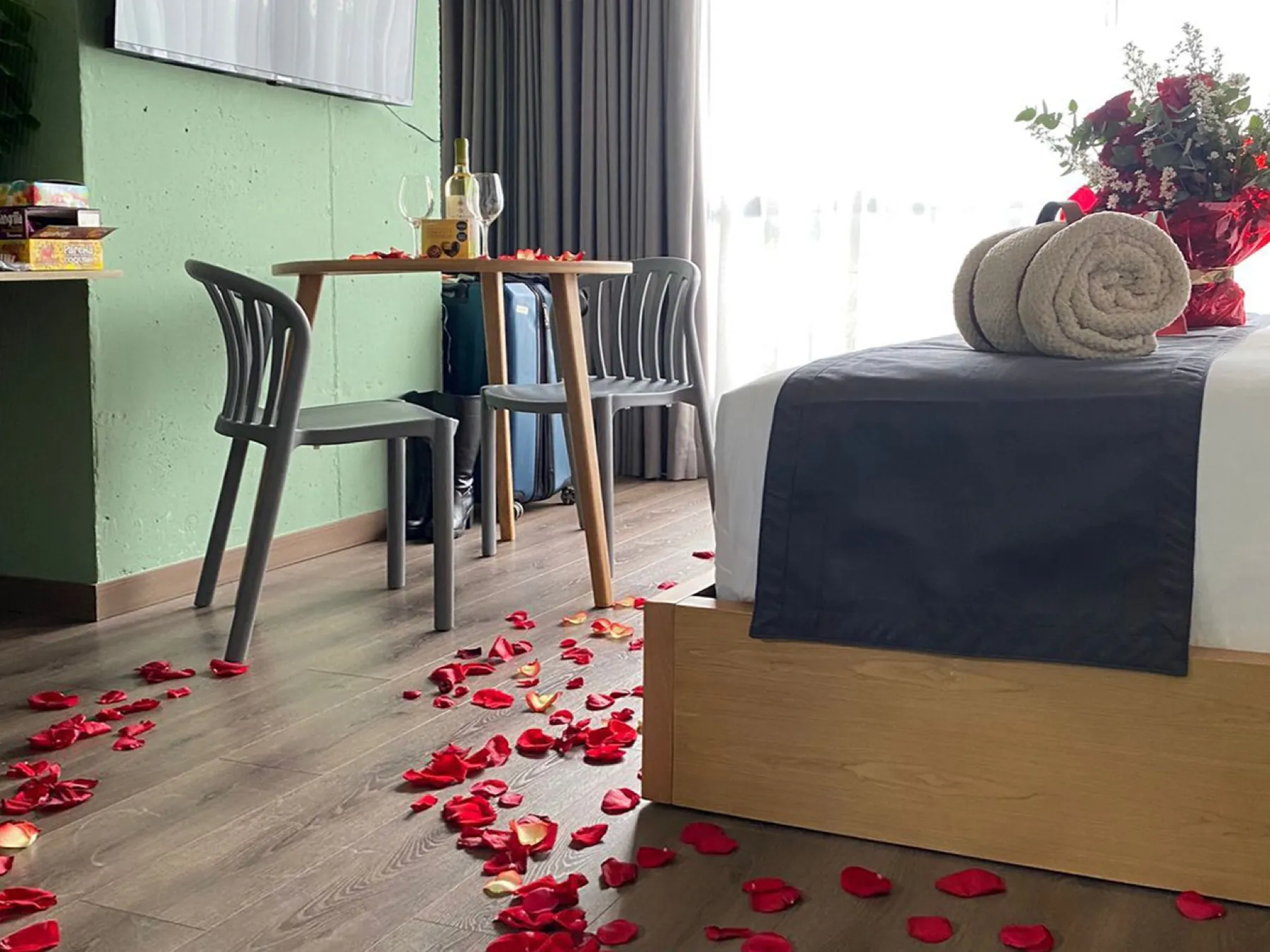 Decoración de noche romántica en la habitación de URBIT Garden